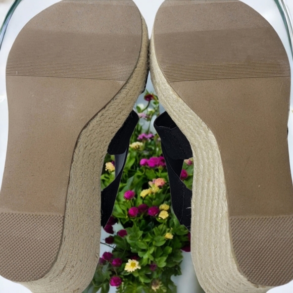 Torrid woman's size 9WW with 4 inch wedge heel slip on sandals 1 inch at toes. - Picture 2 of 9